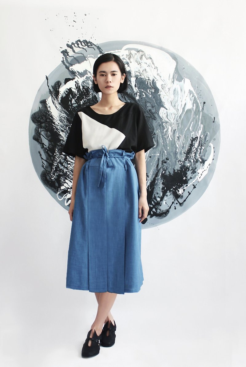 スカイブルーの形状は、幅の広いスカートを着用します - スカート - その他の素材 ブルー