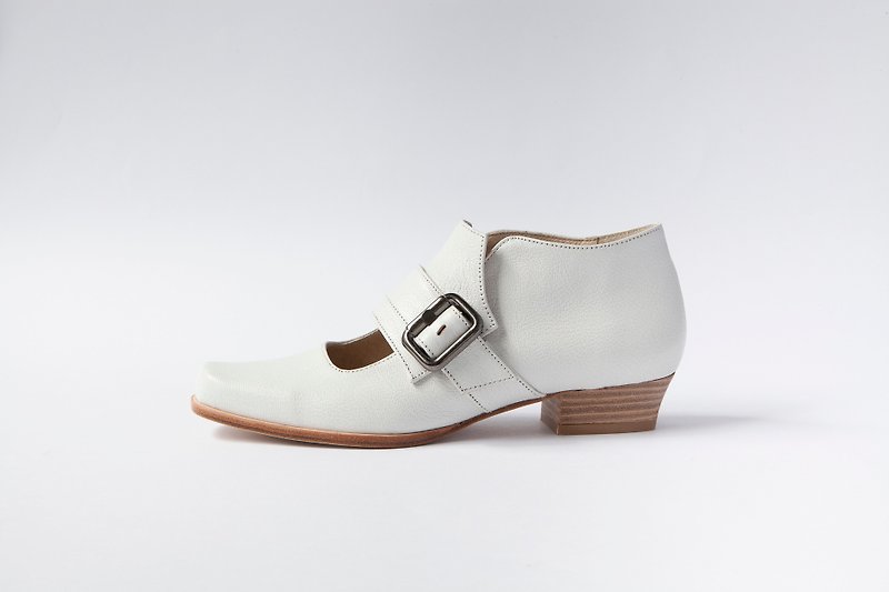 ZOODY / soil / handmade shoes / flat front removable film bag shoes / white - รองเท้าบูทสั้นผู้หญิง - หนังแท้ ขาว
