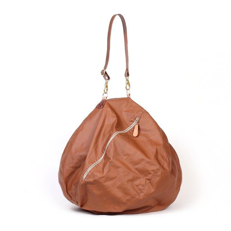 Oversized three-dimensional ball bag original design leather strap shape bag-limited edition - กระเป๋าแมสเซนเจอร์ - วัสดุอื่นๆ สีนำ้ตาล