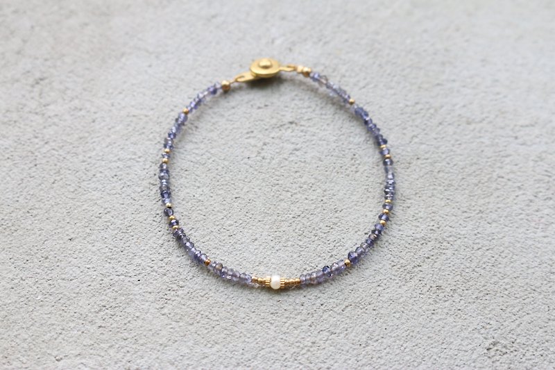 Cordierite natural stone pearl brass bracelet (0606 Big Dipper) - สร้อยข้อมือ - เครื่องเพชรพลอย สีน้ำเงิน