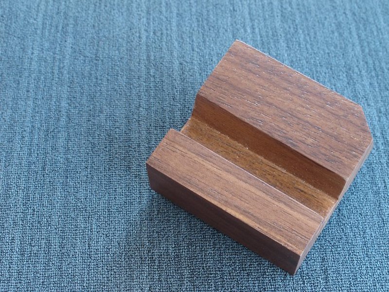 Log smart phone holder - walnut (width 1.5cm) - Items for Display - Wood Brown