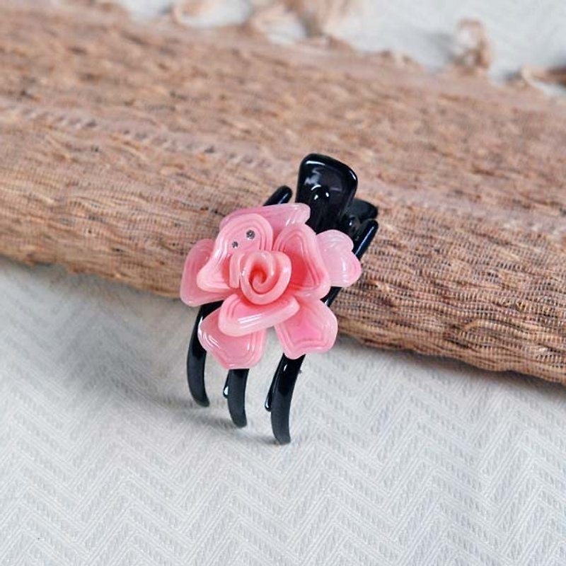 Magnificent dance, flower three-claw clamp, strange hand clamp, grasping clamp-pink - Hair Accessories - Acrylic Pink