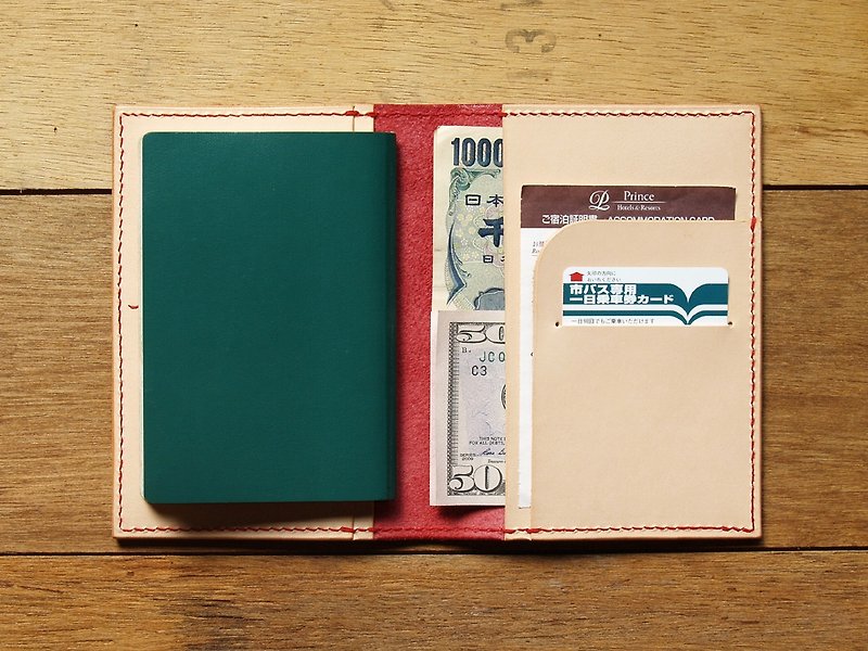 Coral Red 手工真皮護照夾/護照套(免費客製刻印英文名/禮盒包裝) - 護照夾/護照套 - 真皮 紅色