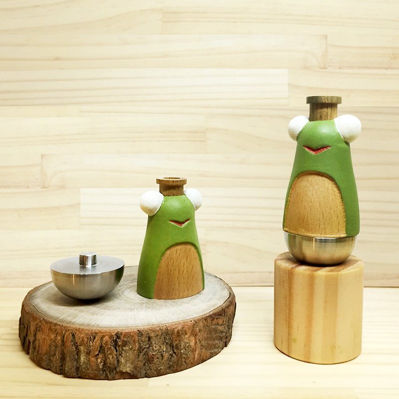 Wen Sen Di – 3D Engraved Taipei Tree Frog Kazoo KAZOO Doll - กีตาร์เครื่องดนตรี - ไม้ สีเขียว