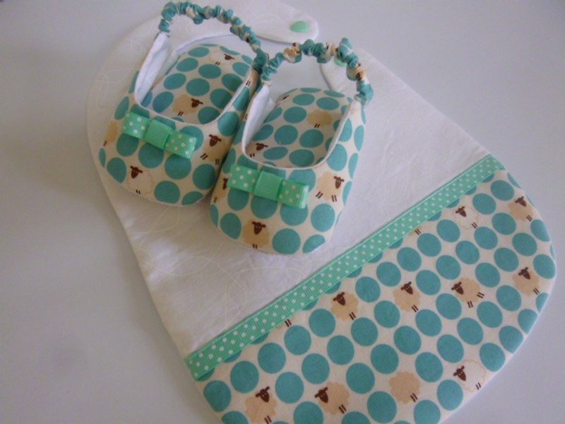 湖水藍綠圈圈羊彌月禮物 嬰兒鞋+圍兜 - 嬰兒鞋 - 棉．麻 綠色