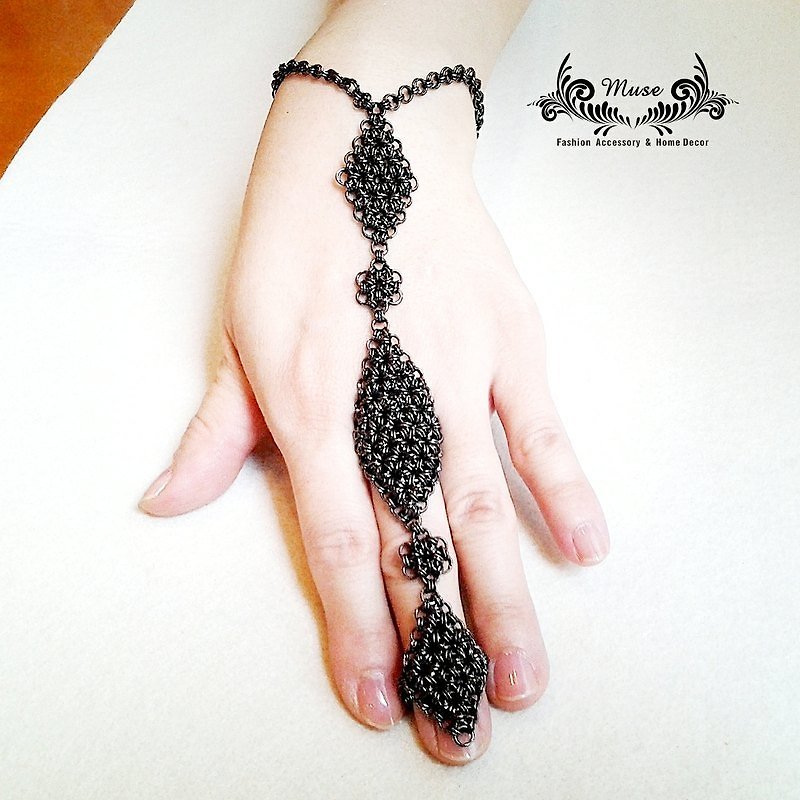 Muse Huanhuan interlocking metal chainmail romantic black Bracelets - สร้อยข้อมือ - โลหะ สีดำ