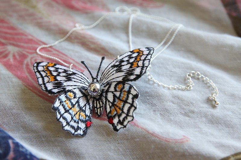 Butterfly embroidery pin and wind cloth butterfly necklace-white and yellow - Necklaces - Other Materials White