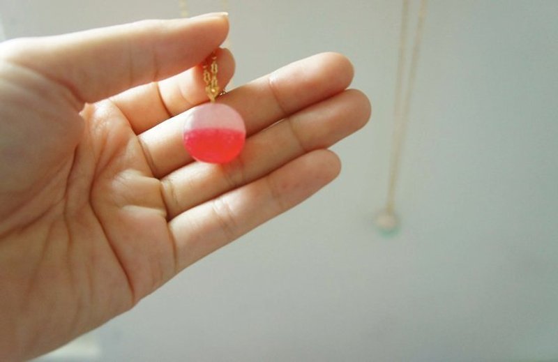 Hand Small Bubble Necklace - สร้อยคอ - วัสดุอื่นๆ หลากหลายสี