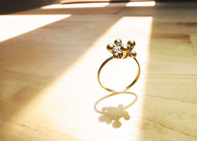 Round Di instant shine immortal beautiful round Stone Ring - แหวนทั่วไป - ทองแดงทองเหลือง สีทอง