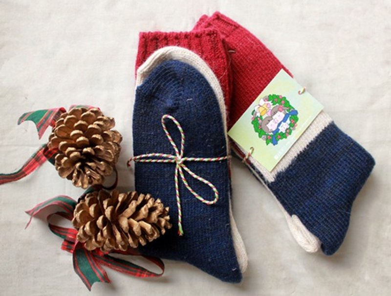 Wyatt still Christmas / asymmetric thickened warm wool socks on your feet happy [Limited] - ถุงเท้า - วัสดุอื่นๆ หลากหลายสี