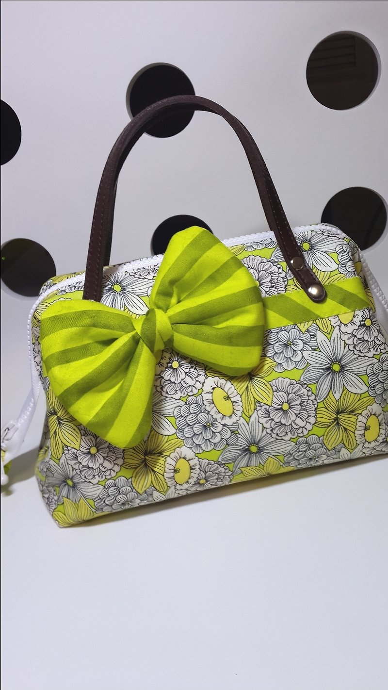 Limited handmade lace bow colorful leader of portable cosmetic bag - กระเป๋าถือ - วัสดุอื่นๆ หลากหลายสี