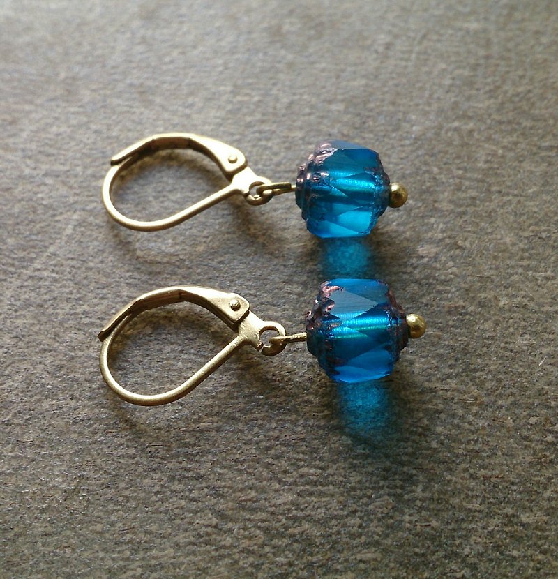 Simple aqua Czech glass crystal earrings (in)