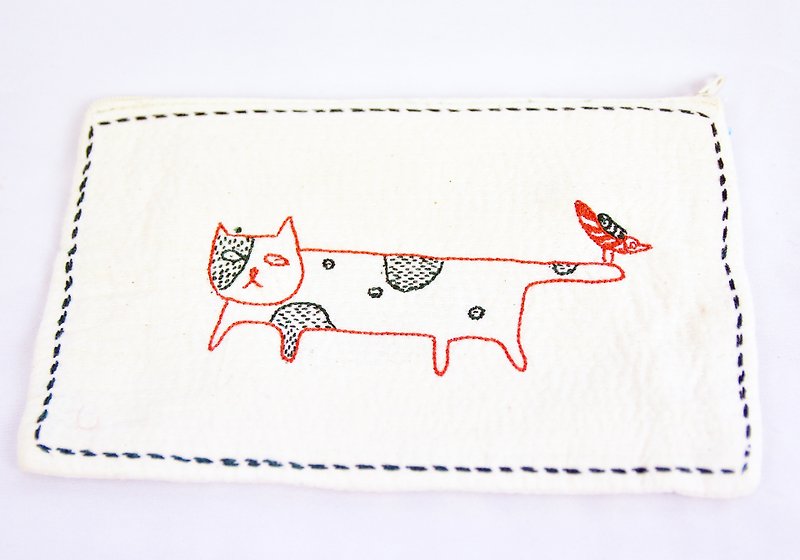 Embroidery packet + tabby cat _ _ dairy trade fair - กระเป๋าเครื่องสำอาง - วัสดุอื่นๆ ขาว