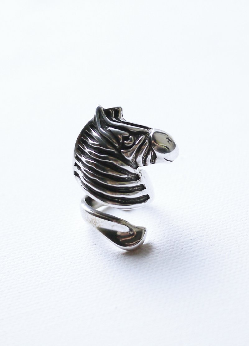 Petite Fille Handmade Silver Smile Zebra Sterling Silver Ring - แหวนทั่วไป - โลหะ สีเทา