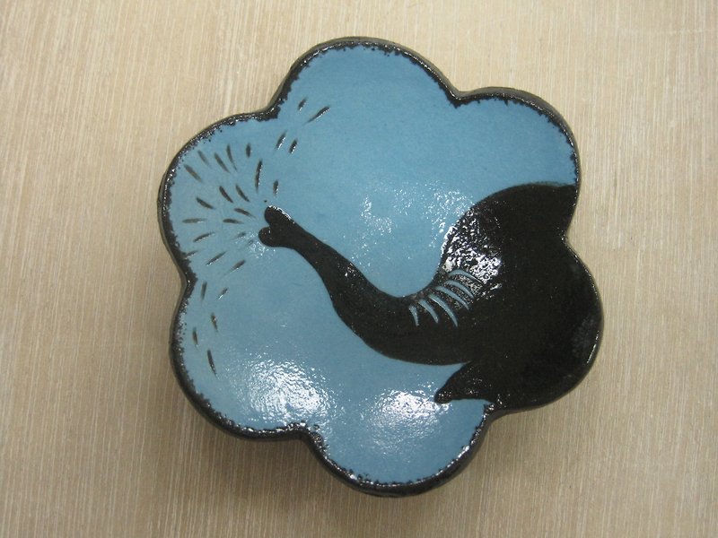 DoDo hand whisper. Animal silhouette series - elephant flower dish (sky blue) - จานเล็ก - ดินเผา สีน้ำเงิน