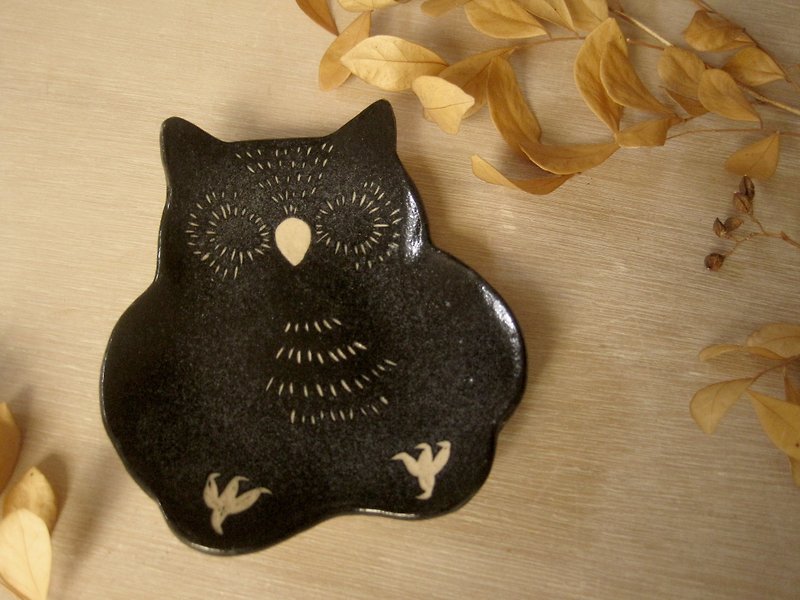 DoDo hand-made animal silhouette modeling plate-owl (black) - Pottery & Ceramics - Other Materials Black