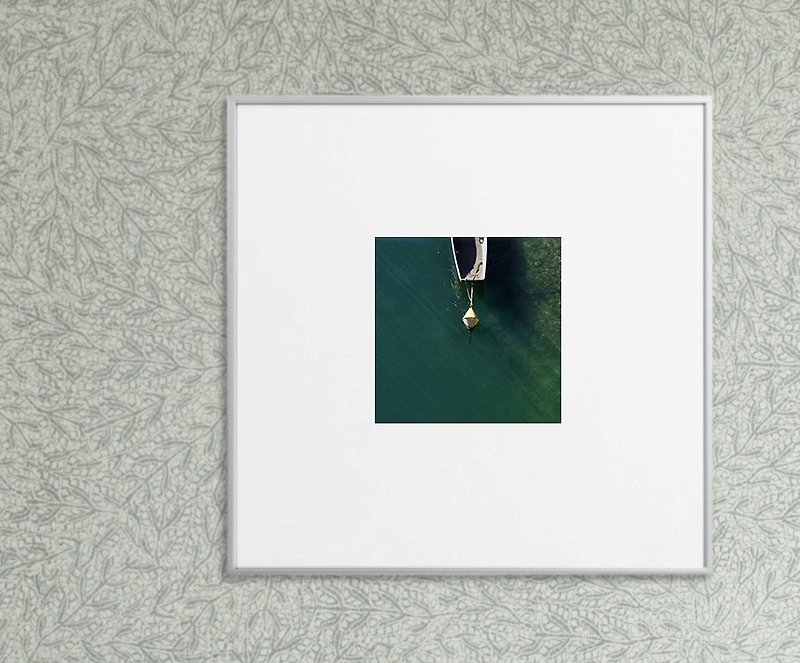 攝影  安靜的片刻 - 停在河上的小船 (含框販售) - 掛牆畫/海報 - 紙 綠色