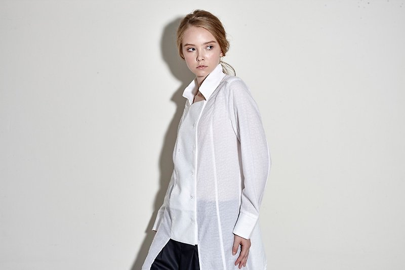 [Seasonal Sale] This white neutral asymmetrical shirt - เสื้อเชิ้ตผู้หญิง - วัสดุอื่นๆ ขาว
