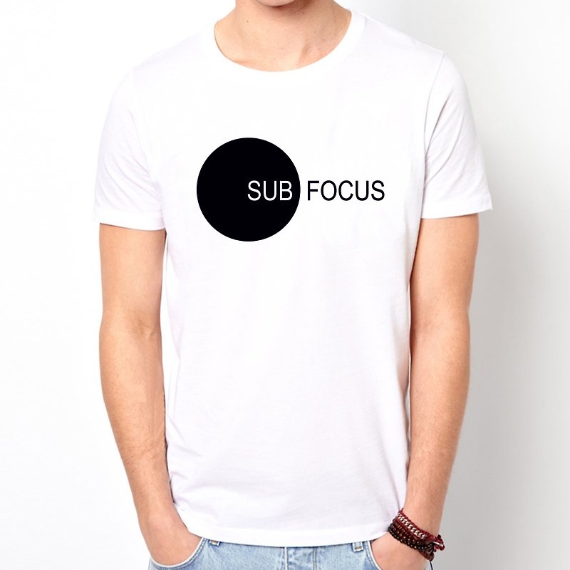 SUB FOCUS短袖T恤-2色 幾何 文青 藝術 設計 時髦 文字 - 男 T 恤 - 其他材質 多色