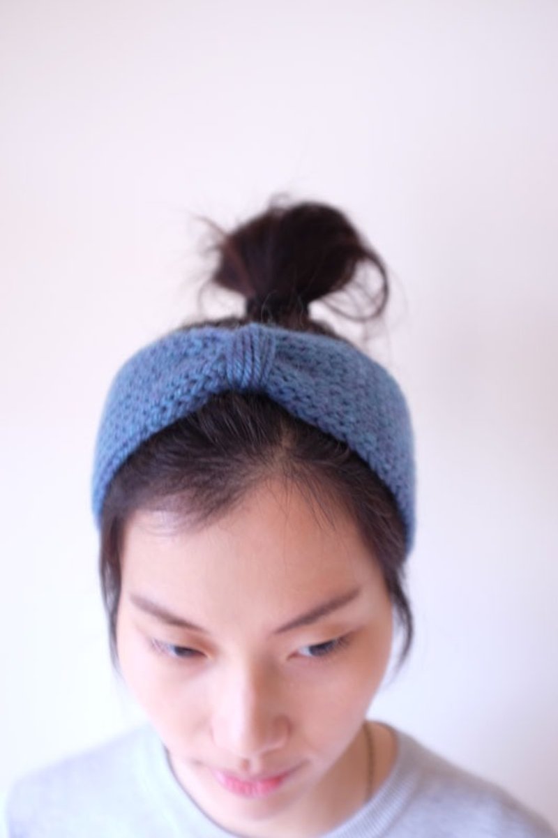 Studio Chiia * Hand knit headband - mohair wool - comfortable and warm - เครื่องประดับผม - วัสดุอื่นๆ สีน้ำเงิน