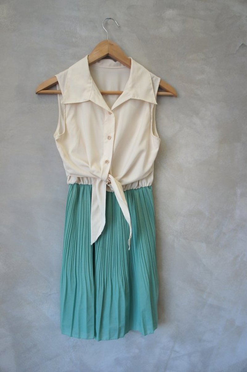 米白襯衫式上衣 搭配連身亮綠色百摺裙 Bea:Mon 古著 - ワンピース - その他の素材 多色