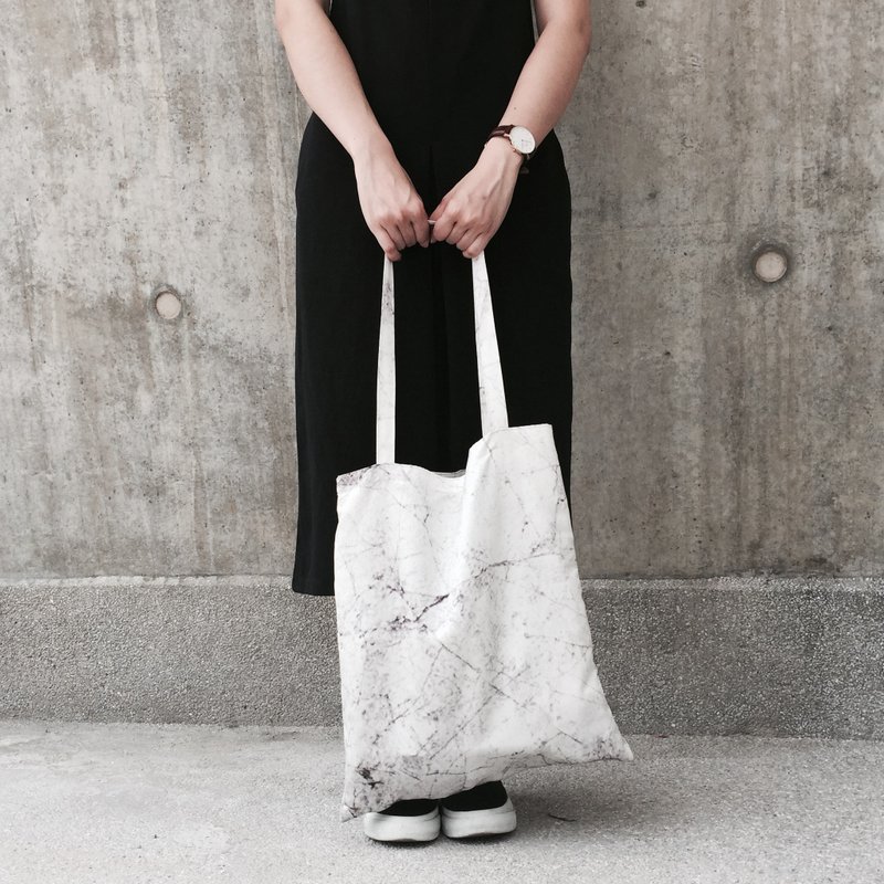 大理石紋絲質布袋 ∎ Marble tote bag ∎ WHITE - 側背包/斜背包 - 其他材質 白色