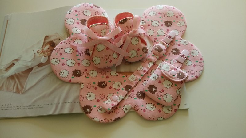Another on sheep births gift baby bibs + shoes + bag + pacifier clip talismans - Baby Gift Sets - Other Materials Pink