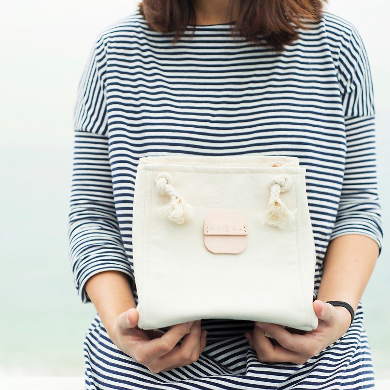 Cotton canvas square bucket bag (Cream Color) - Messenger Bags & Sling Bags - Cotton & Hemp Silver