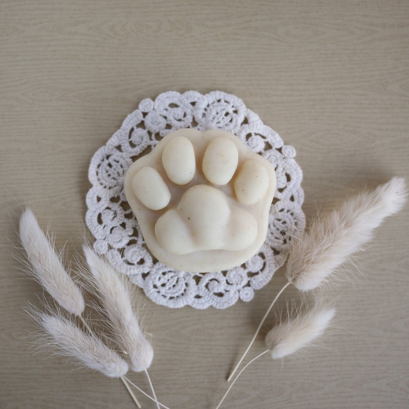 Cat Paw Soaps (for face) | Moisturizing Cleanser - ผลิตภัณฑ์ทำความสะอาดหน้า - พืช/ดอกไม้ ขาว