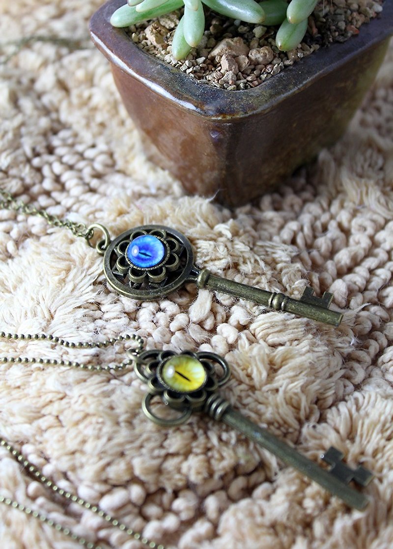 [Cat EYE] 10mm opal key pendant long necklace - Long Necklaces - Other Metals Brown