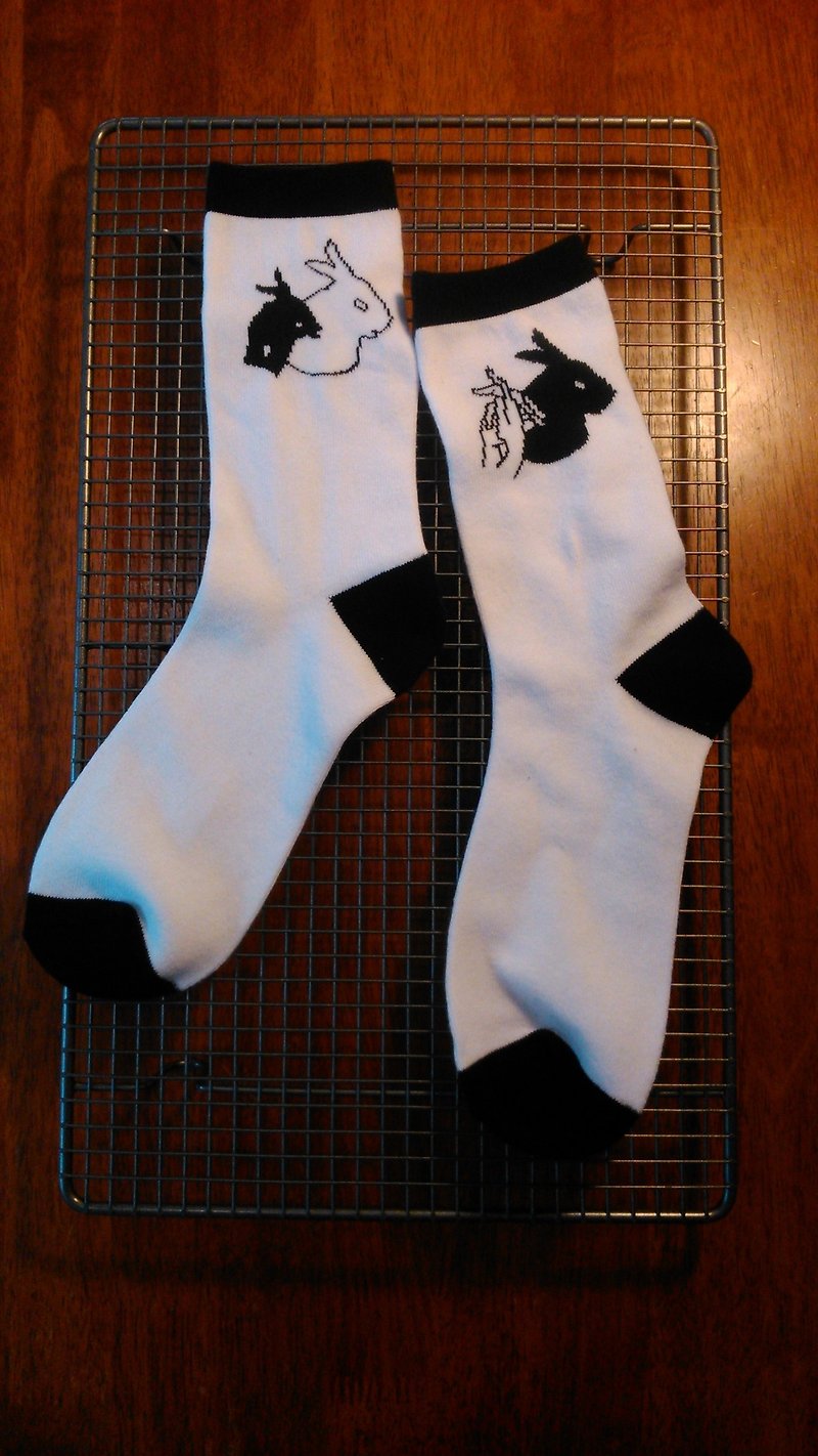 In your shoes: hand shadow time-black rabbit white rabbit xx socks xx limited - Socks - Cotton & Hemp White