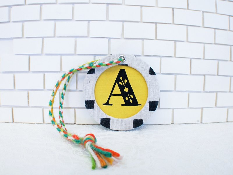 ::Simple style:: Light travel handmade round tag customized limited edition - Luggage Tags - Other Materials Yellow
