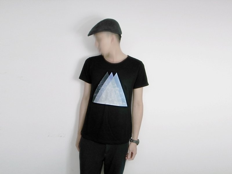 I. AのNデザイン三角形の空間黒オーガニックコットン半袖Tオーガニックコットン - Tシャツ メンズ - コットン・麻 ブラック