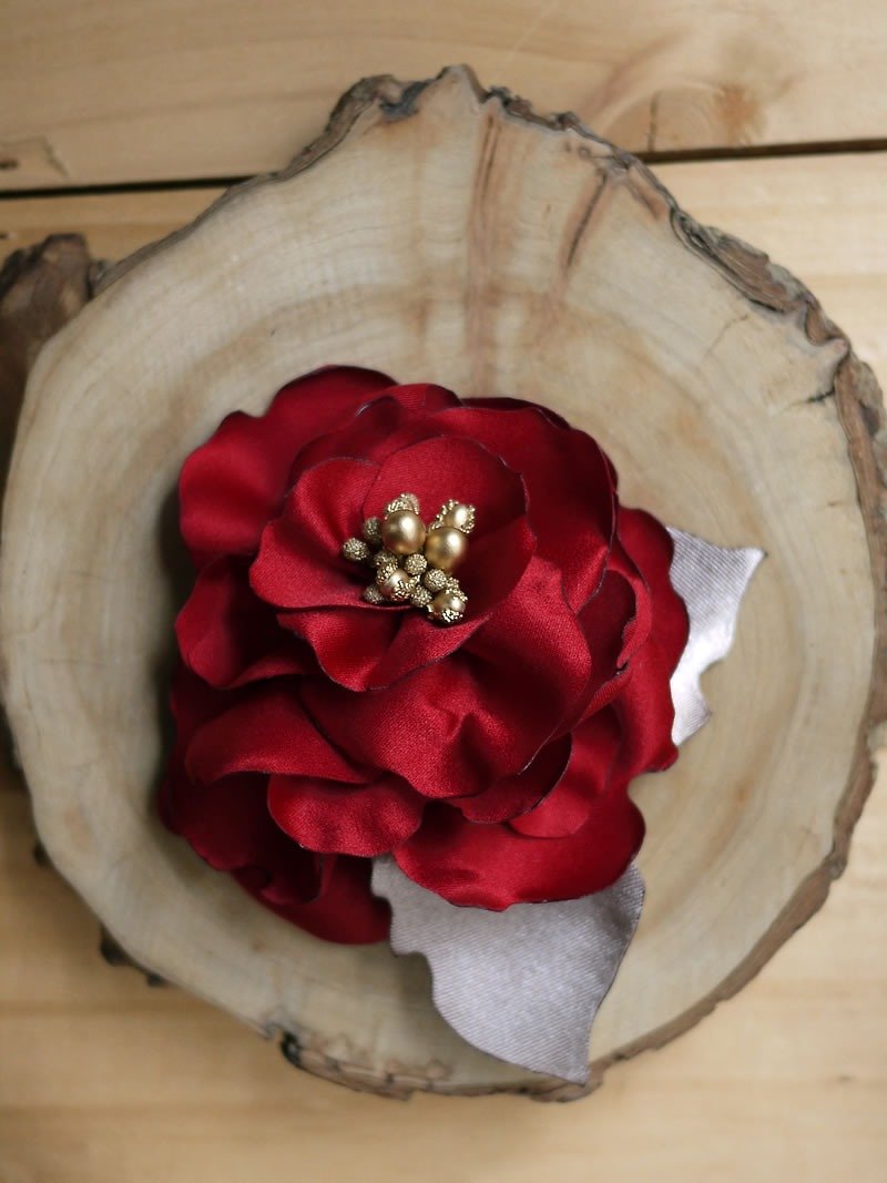 [Black mage] dark red satin fabric flower corsage paragraph - Brooches - Other Materials Red