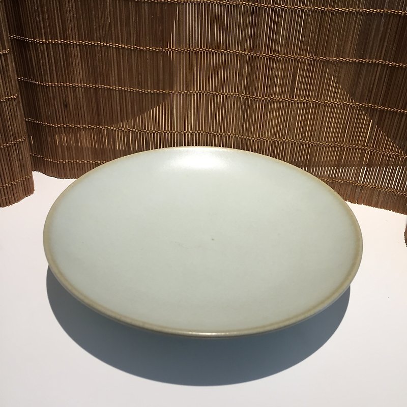 Teacher Lin Jianhong's hand-made white glaze open piece pot holder - Small Plates & Saucers - Other Materials 