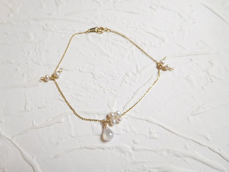 Water drop moonstone pearl pure 14K gold bracelet - สร้อยข้อมือ - กระดาษ ขาว