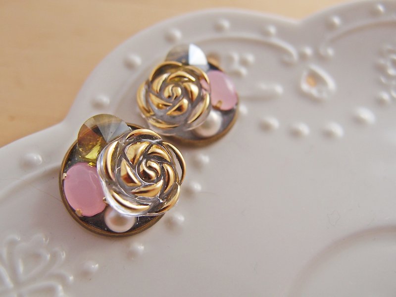 Garden Game [CR0139] Rose Pin Earrings-Year-end Surprise - ต่างหู - วัสดุอื่นๆ หลากหลายสี