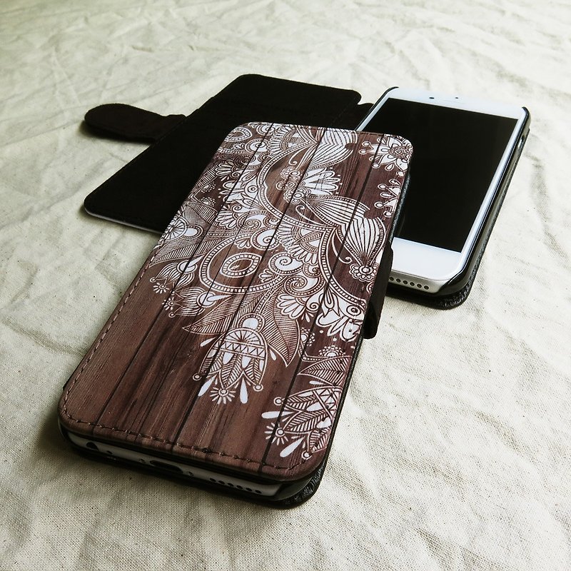 Wooden Mehendhi - Designer,iPhone Wallet,Pattern iPhone wallet - เคส/ซองมือถือ - วัสดุอื่นๆ สีนำ้ตาล