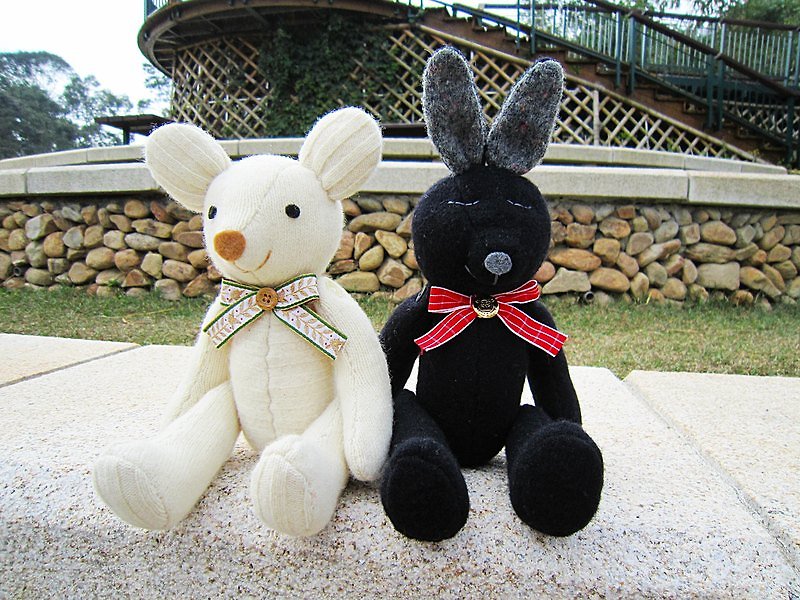 Handmade OOAK Wool Bunny Rabbit , Stuffed Toy, Plush Animal, Black & White - ตุ๊กตา - วัสดุอื่นๆ ขาว