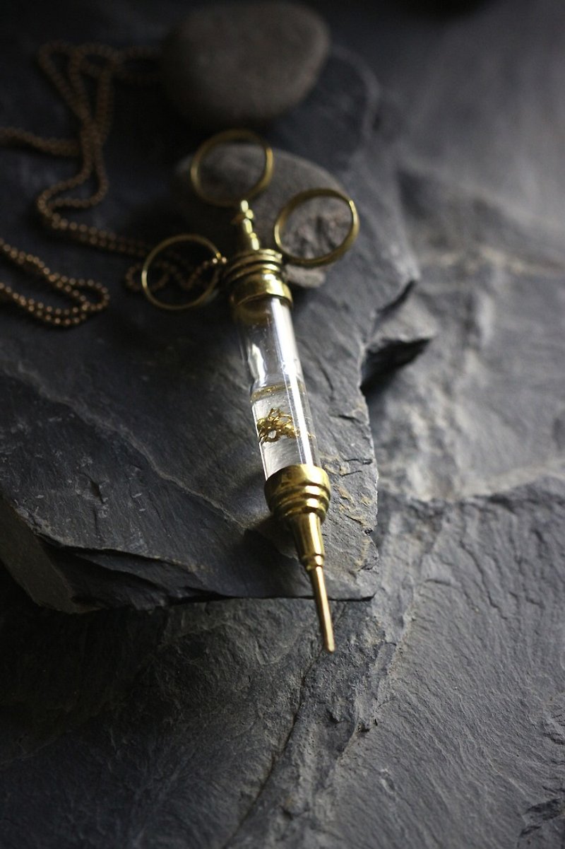 Syringe with Small Ant Necklace by Defy. - 項鍊 - 其他金屬 