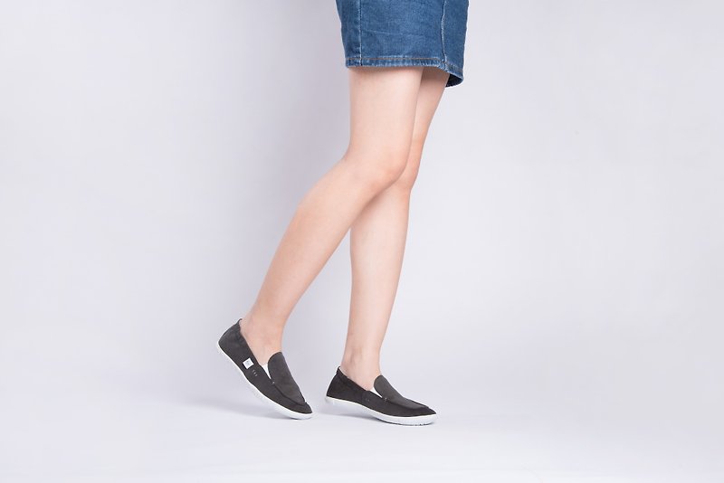 LOAFER Classic Graphite ULTRASUEDE and Eco-friendly shoes for WOMEN - รองเท้าลำลองผู้หญิง - วัสดุอีโค สีเทา