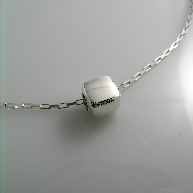 FUHSIYATUO small square pendant sterling silver pendant - Necklaces - Other Metals White