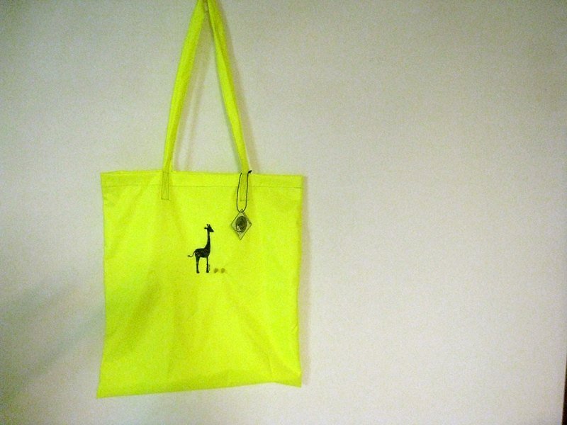 MaryWil小文青環保袋-個性鉚釘長頸鹿  防水又螢光黃款 - 其他 - 其他材質 黃色