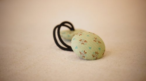 alma-handmade 手感布包釦髮束 - 綠色小碎花