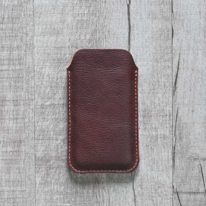 Handcrafted vintage brown natural genuine leather sleeve pouch case - เคส/ซองมือถือ - หนังแท้ สีนำ้ตาล