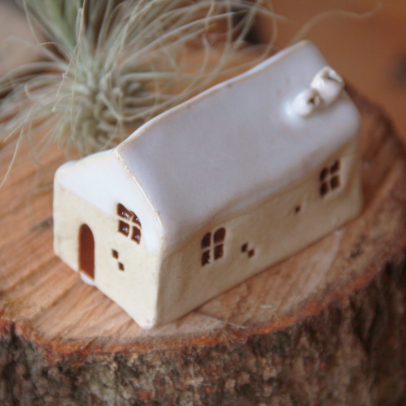 The small snow house 4【The series of "walking amidst the snow"】 - Pottery & Ceramics - Other Materials White