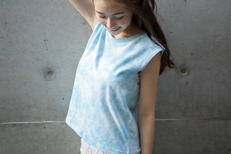 SUMI ◆ Bluebird embroidered tank top ◆ 4SF033_ hand-dyed blue - Women's Vests - Cotton & Hemp Blue