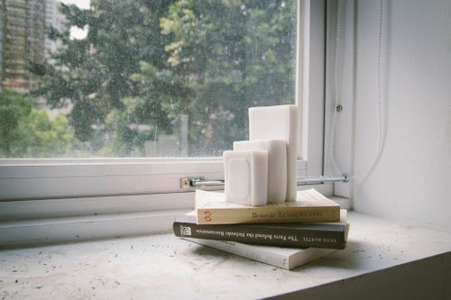 売れ筋がひ！ 癒しの置物｜オーナメント】読書本の形をした立体石彫りブック 置物