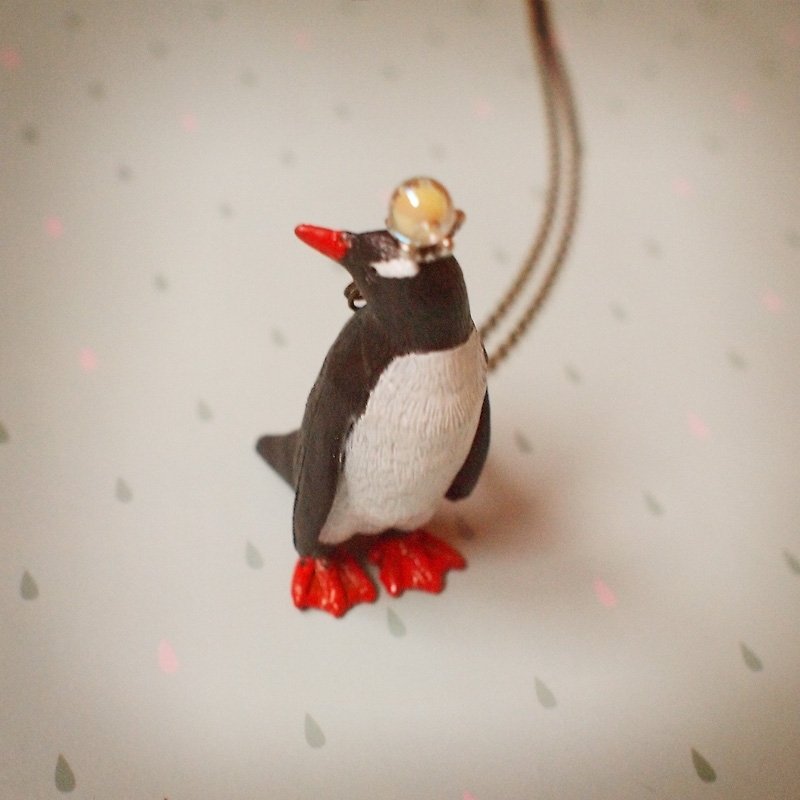 Fabulous Adventure - Papua gentleman penguin necklace - สร้อยคอ - พลาสติก สีดำ