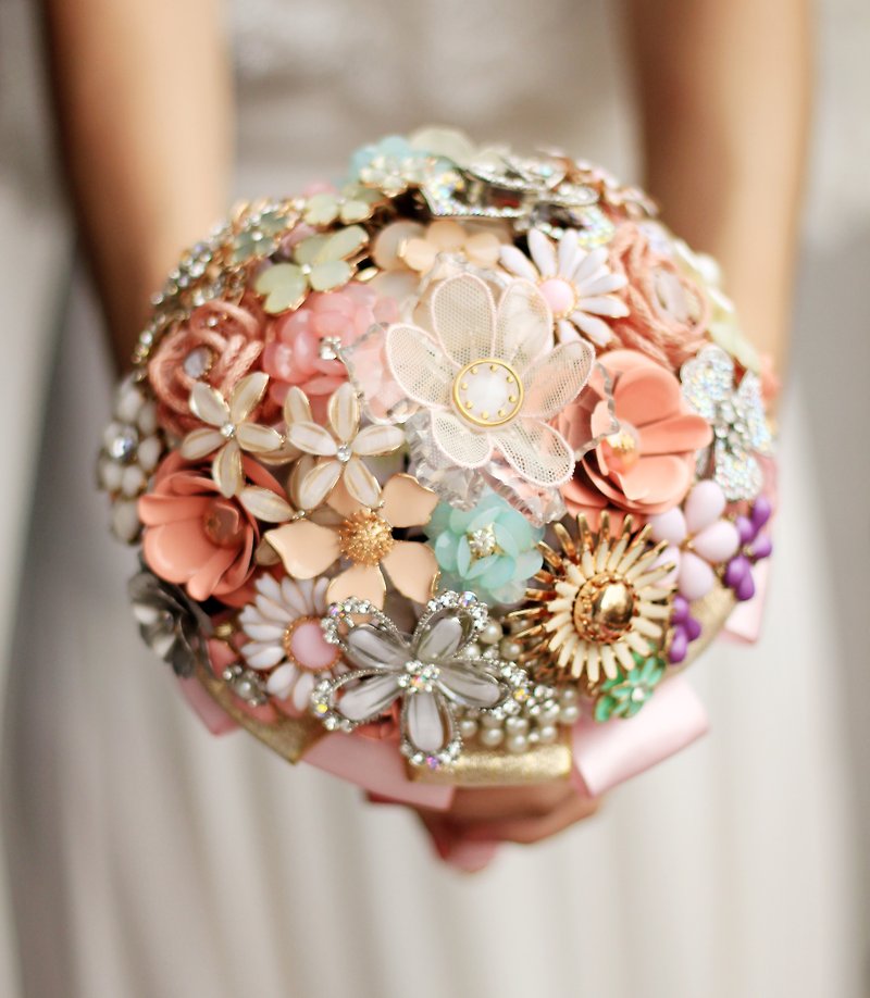 Jewelry bouquet [full jewelry and handmade crystal flower] crystal petals - อื่นๆ - วัสดุอื่นๆ สึชมพู